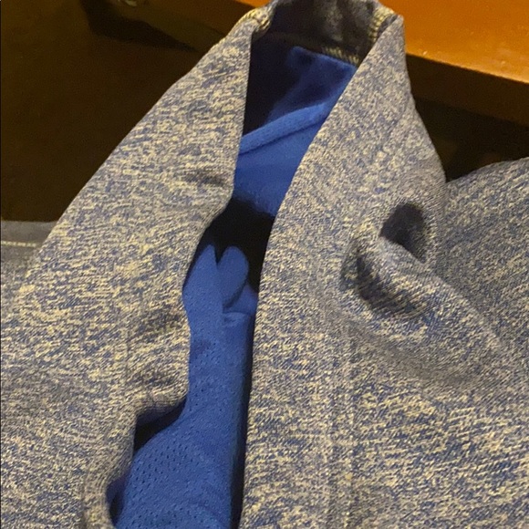 Addias pullover missing draw string - Picture 5 of 5